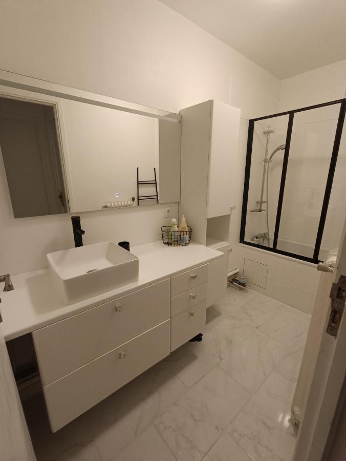 Chelles Centre Ville 2 Chambres Pres Des Bords De Marne 10 Minutes A Pieds De La Gare De Chelles-Gournay 5 Minutes De La Gare De Vaires-Sur-Marne 20 Minutes De Disneyland Jusqu'A 5 Couchages Possibles Exterior foto